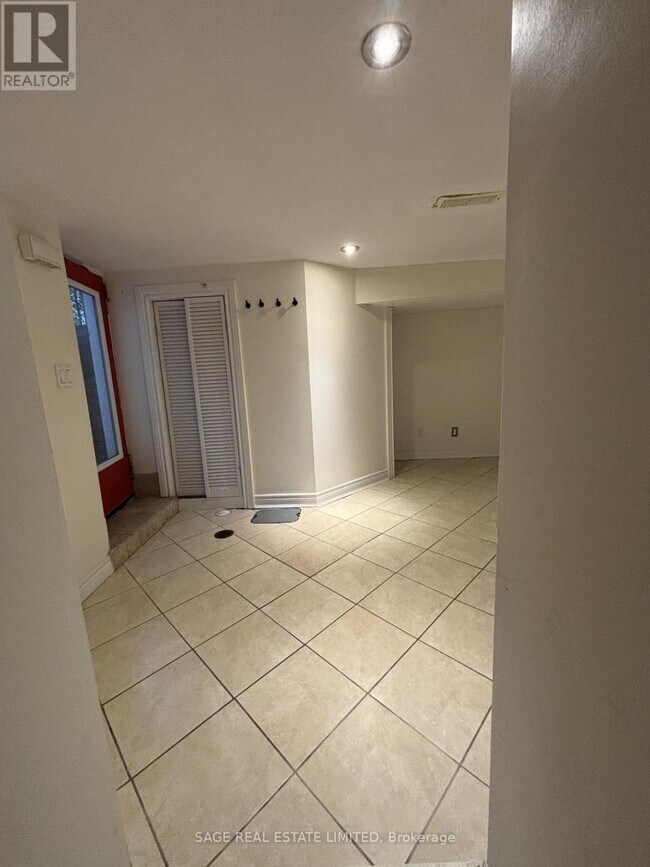 Photo - 417 Crawford St