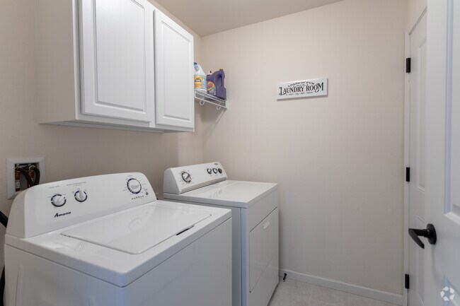 2BR, 2BA - Coach