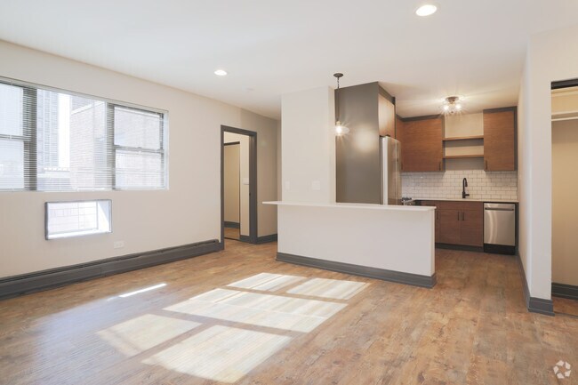 1 BR, 1 BA - Living Room - Wrightwood - 512 W Wrightwood Ave