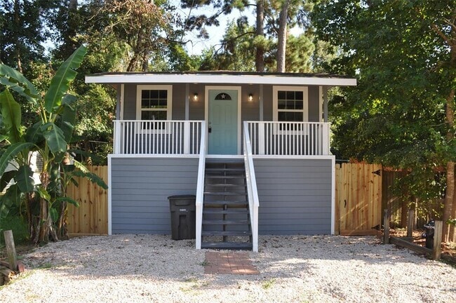 Building Photo - 926 Queenswood St Rental