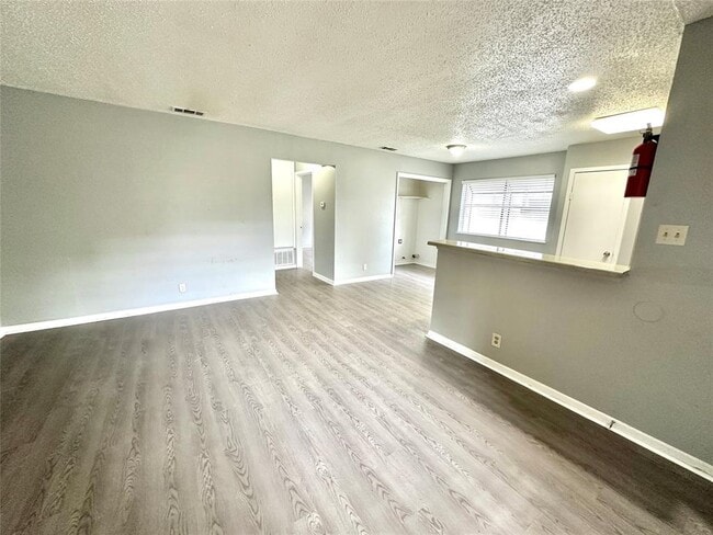 Photo - 9808 Roxanna Dr