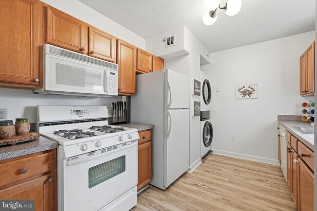 Photo - 7111 Woodmont Ave Unit 518