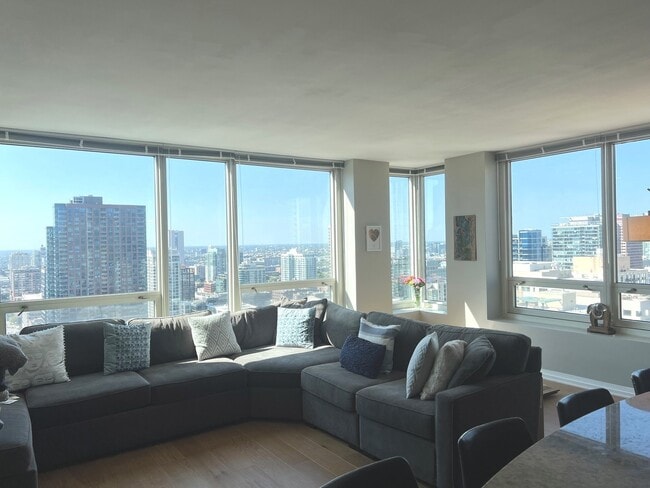 Photo - 33 W Ontario St Unit 32G