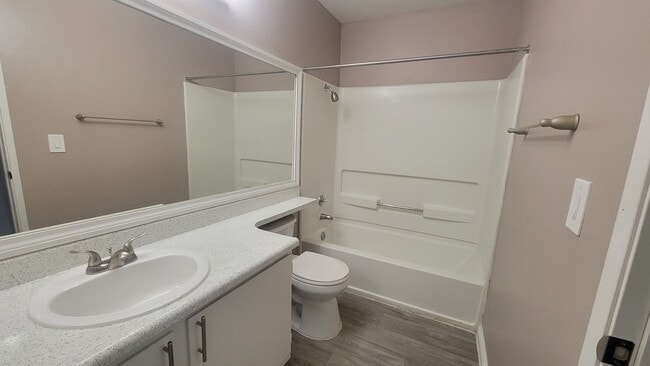 Entrada al baño - Sunset Springs Apartments