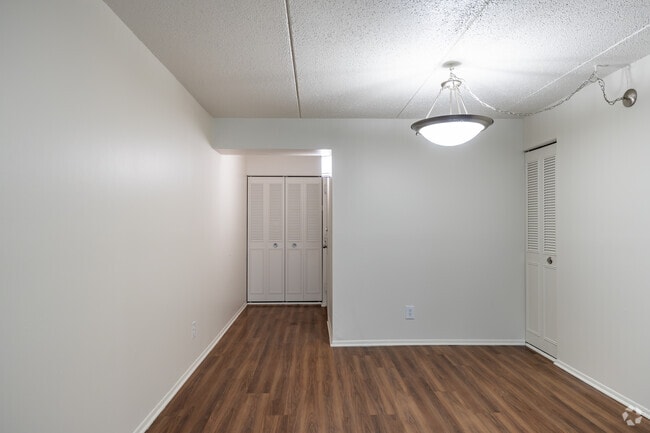 2 habitaciones, 2 baños - 111 m² - Comedor - The Heights of Southfield