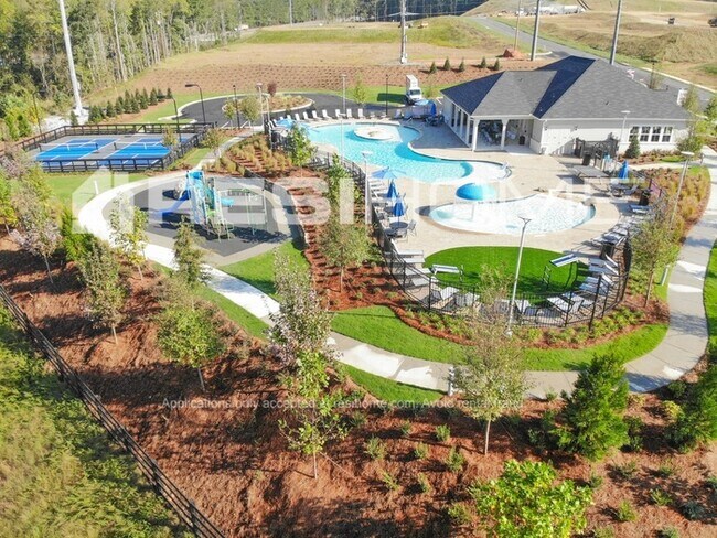 Photo - 190 Brougham Dr S