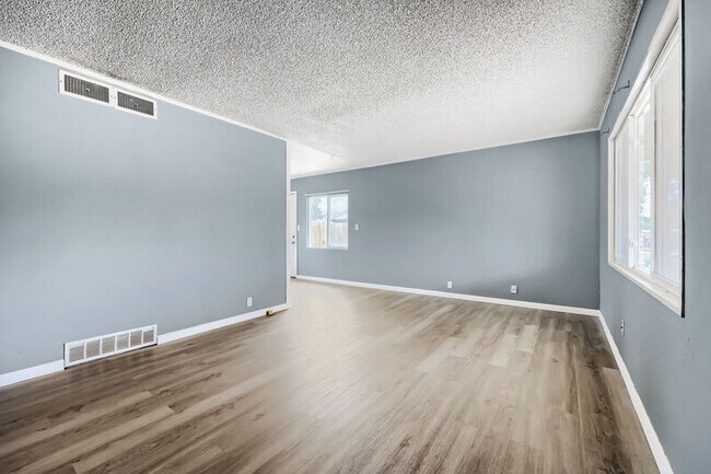 Photo - 1904 N Hancock Ave