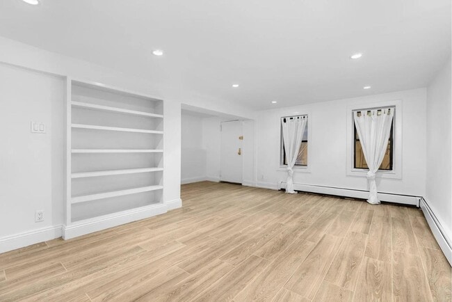 Photo - 743 Union St