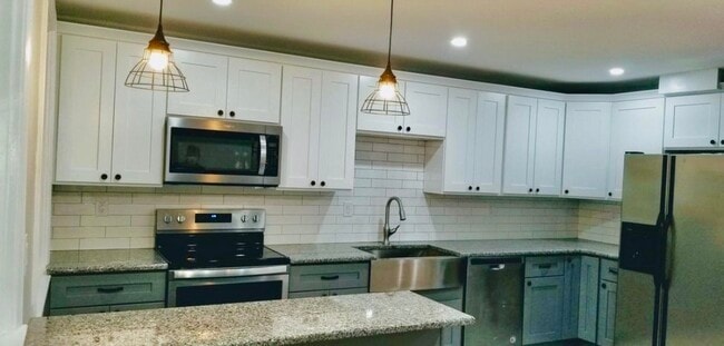 Photo - 7935 Leonard St