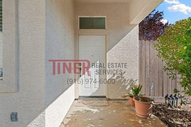 Photo - 7987 Kelvedon Way