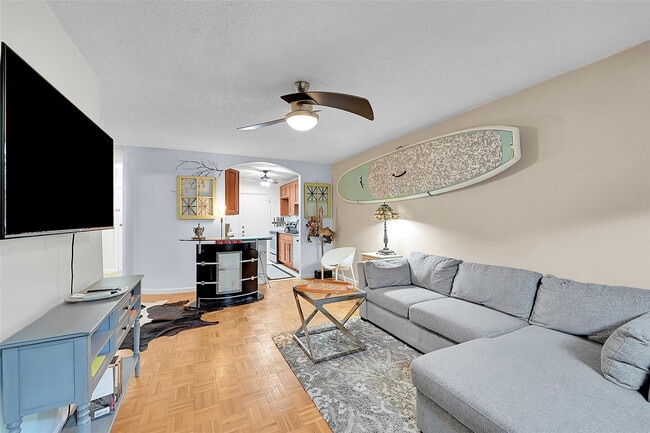 Photo - 2200 NE 66th St Unidad 1408