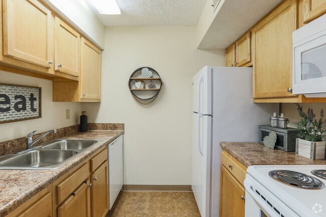 2BR, 1BA - 842SF