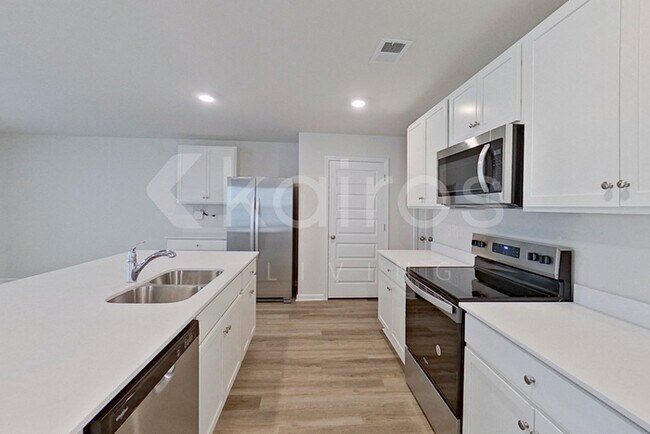 102 Inez Ave