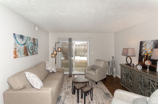 2BR, 2BA - 1200 SF