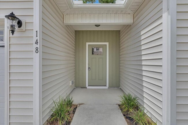 Photo - Beautiful Newly Built Home!