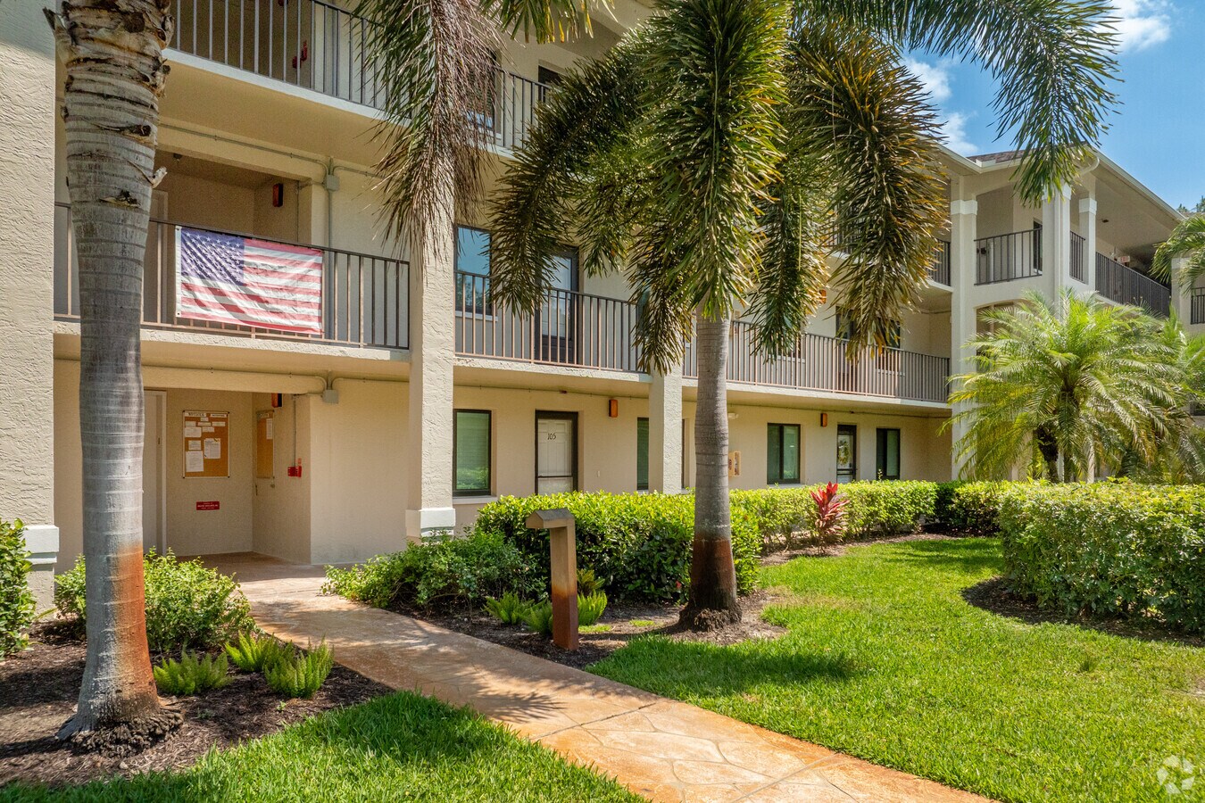 5716-5792 Deauville Cir Naples, FL 34112-3222 - Deauville Lake Club