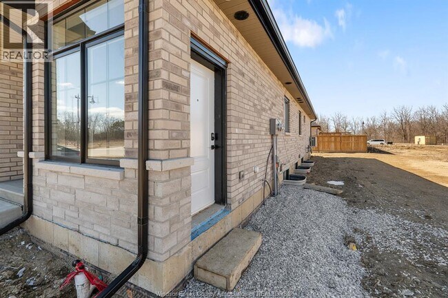 Photo - 709 Elliot Pt Rd