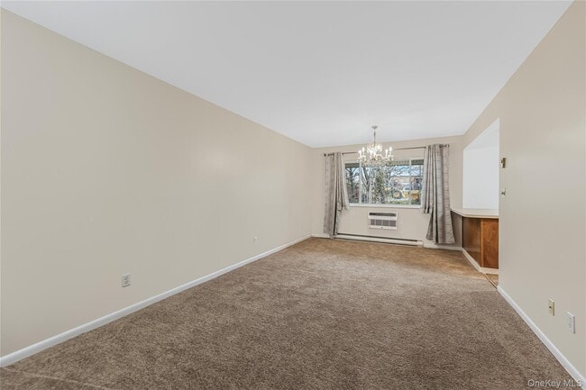 Photo - 914 Old Country Rd