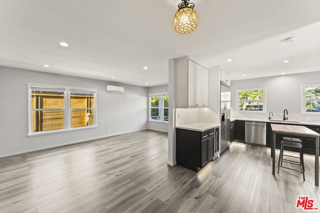 Photo - 2654 33rd St