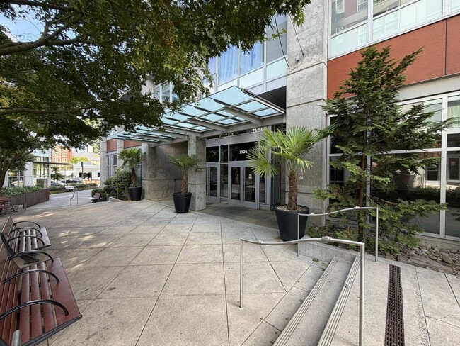 Photo - 1926 W Burnside St
