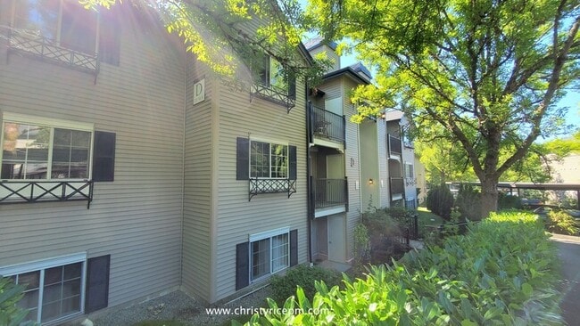 Building Photo - 215 9th St Unit #D201