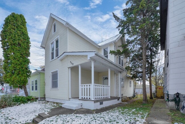 Building Photo - Charming Two-Bedroom, Two-Bath Home in Col...