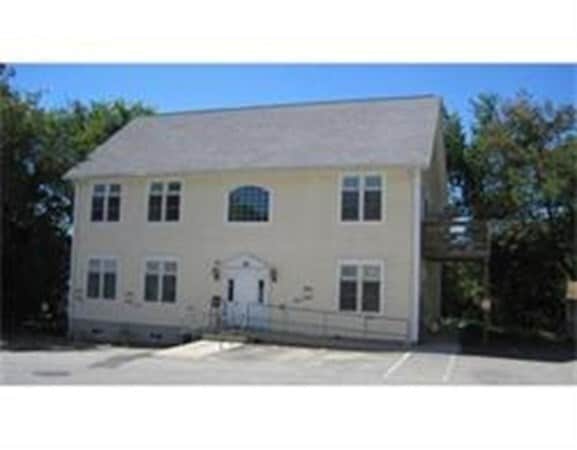 Building Photo - 136R Main St Unit 1