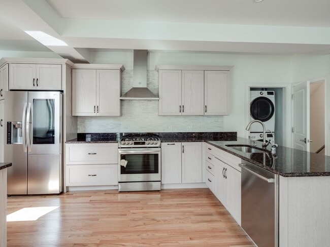 390 Medford St Unit 1A