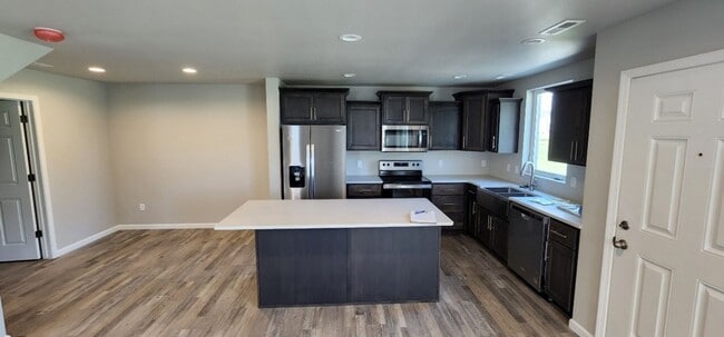 Building Photo - Modern 3 bed 2.5 bath twinhome in South Bismarck