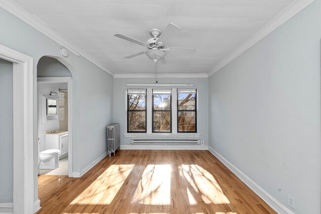 Building Photo - 4610 N Paulina St Unit 4614-402