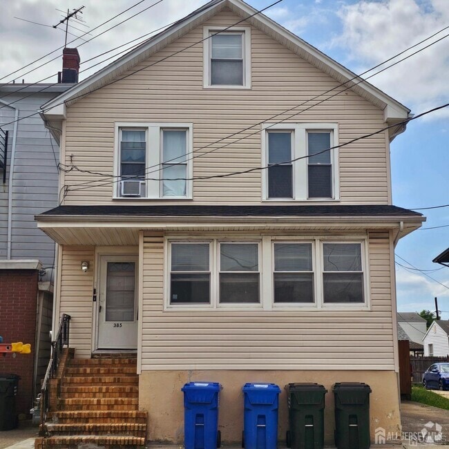 Building Photo - 385 School St Unit 1 Rental