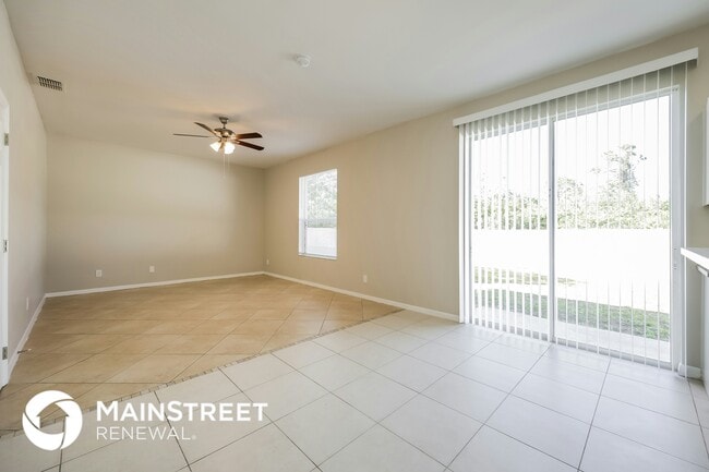 Photo - 661 Chavers St E