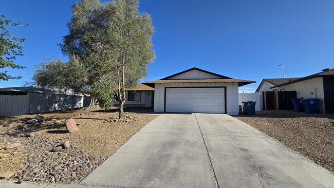 Building Photo - Beautifully remodeled pool home situated on a spacious quarter-acre lot