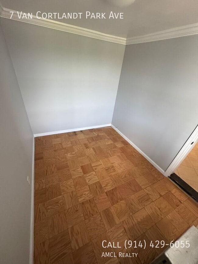 Photo - 7 Van Cortlandt Park Ave