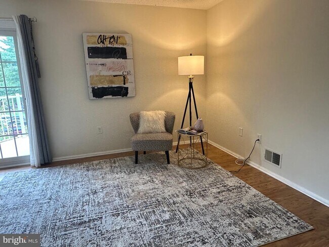 Photo - 64 Versailles Ct