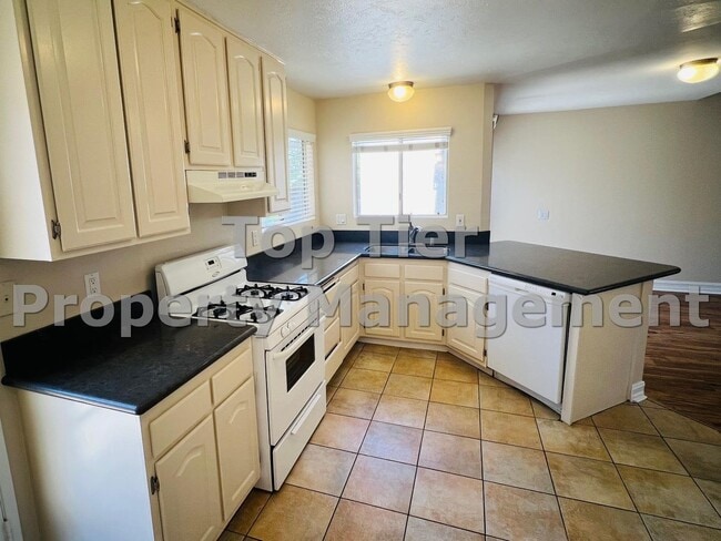 Photo - 663 Cedar St