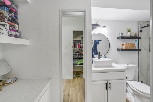 Photo - 221 N Baron St