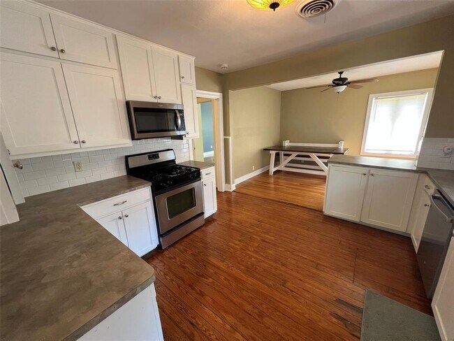 Photo - 307 E 38th St