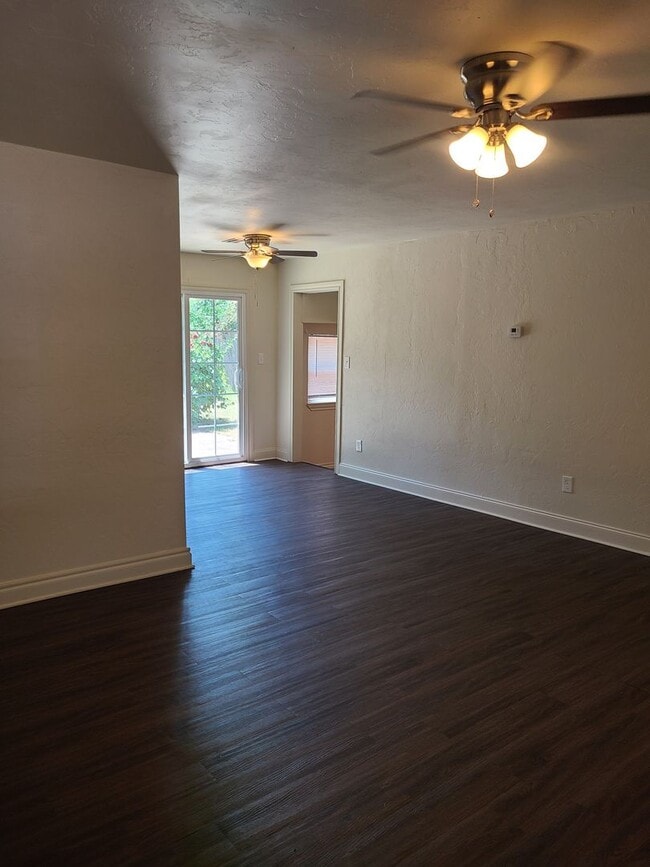 1216 Westlawn Dr