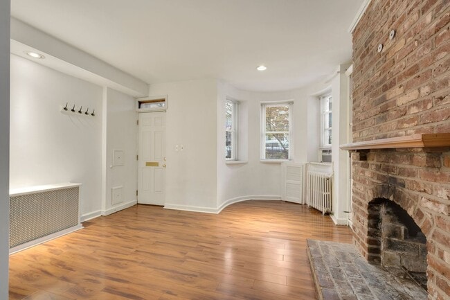 Building Photo - 310 9th St NE Unit 310 9th St  NE #B Rental