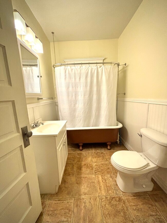 Bathroom - 220 Stevenson St Apartments Unit Lower Rear