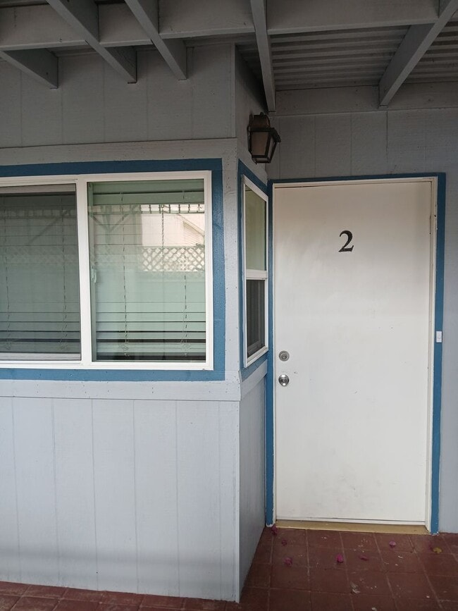 Spacious 2 Bedroom 1 Bath Apartment - Spacious 2 Bedroom 1 Bath Apartment