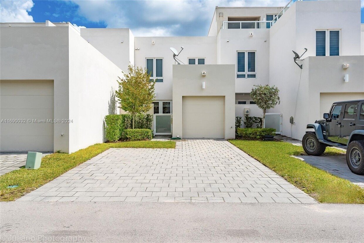 Photo - 6402 NW 104th Path (Medley, FL)