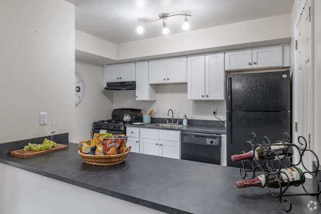 2BR, 2BA - 1,070SF - Kitchen