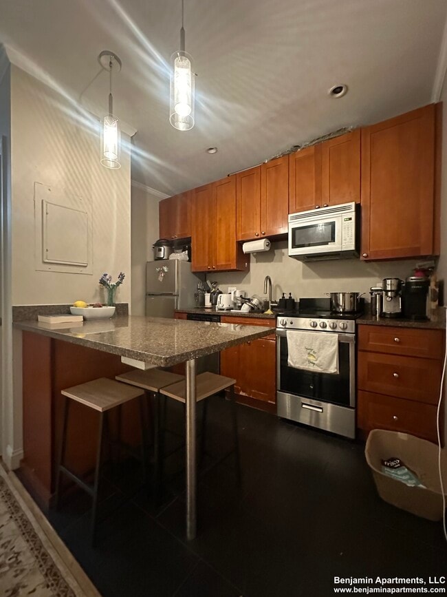 Building Photo - 17 Garrison St Unit 4