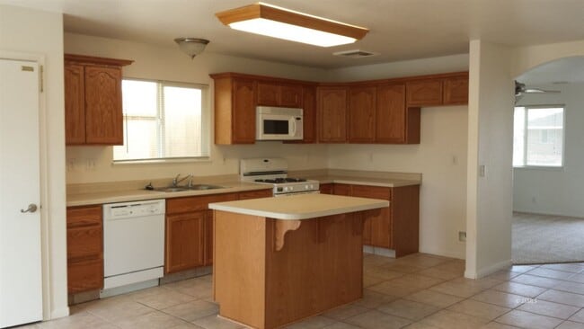 Photo - 911 W Bataan Ave Casa