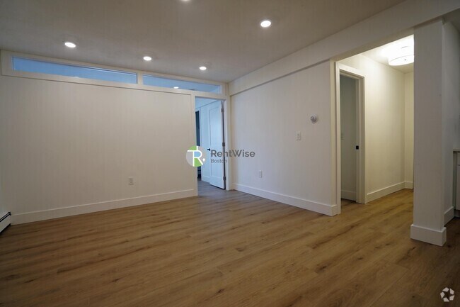 Building Photo - 745 E 6th St Rental