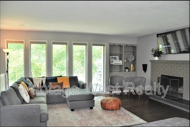 Photo - 4279 Lakeshore Rd