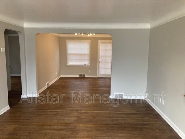 Photo - 320 Halle Dr