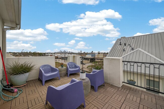 Photo - 3217 Maxroy St